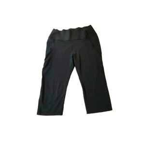 GAP Fit Black Sculpt Compression Capris Size Large